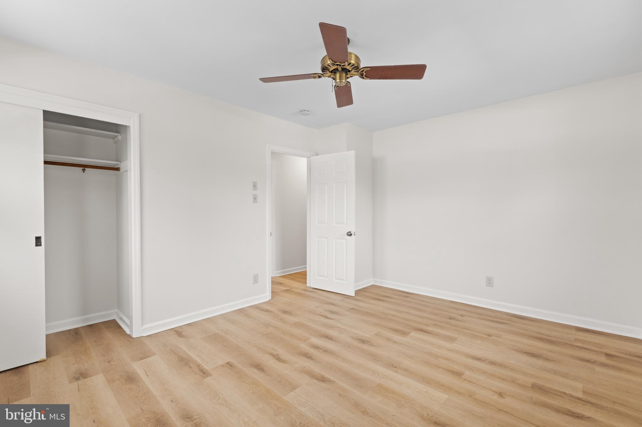 154 E VALLEYBROOK ROAD