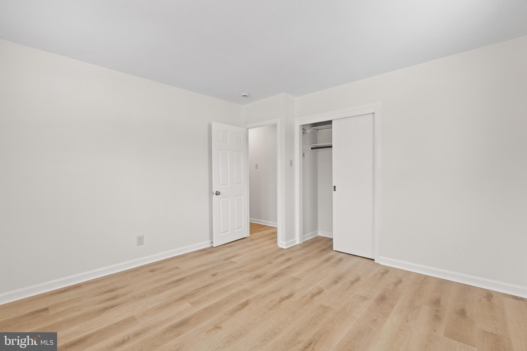 154 E VALLEYBROOK ROAD
