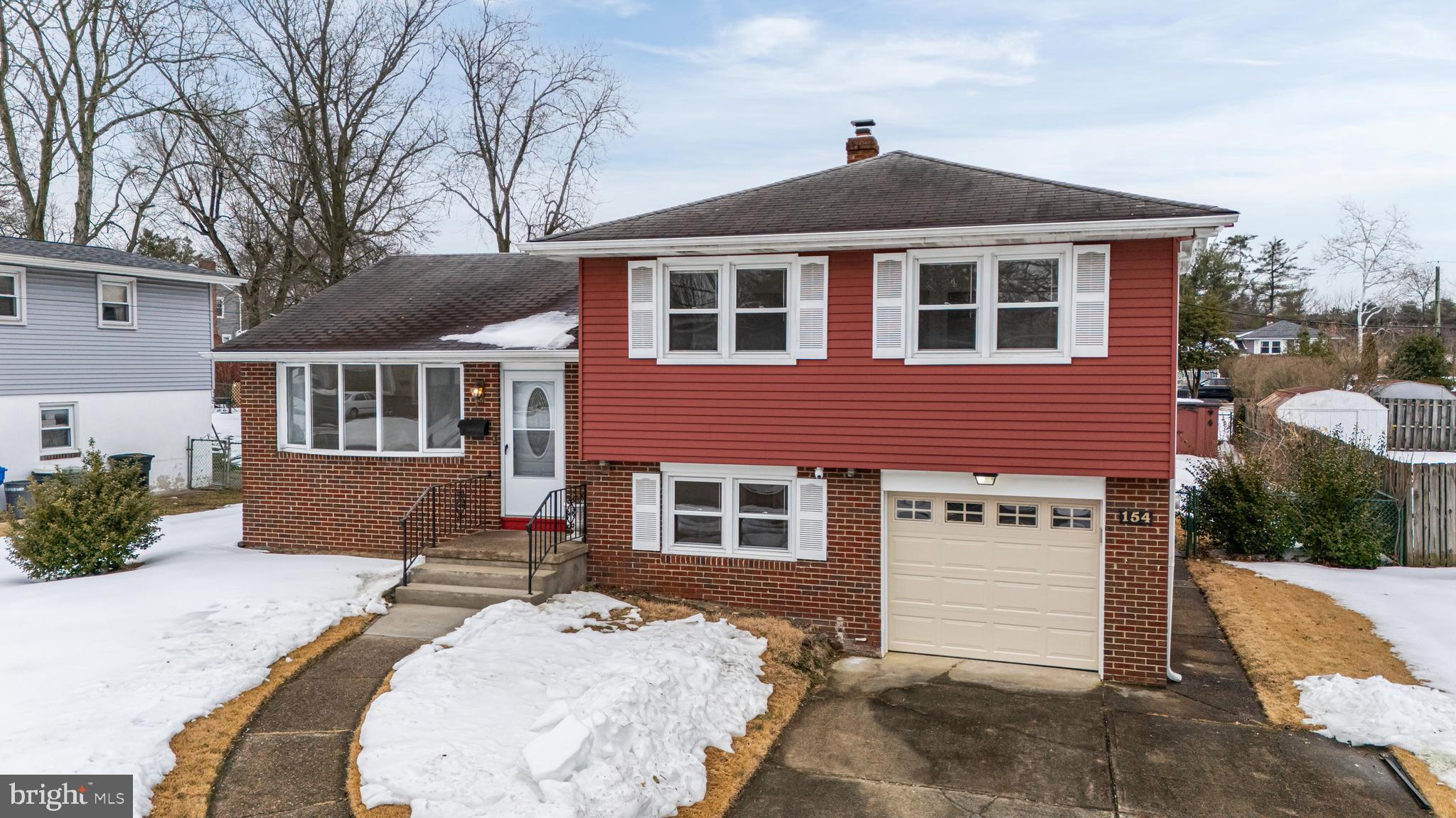 154 E VALLEYBROOK ROAD