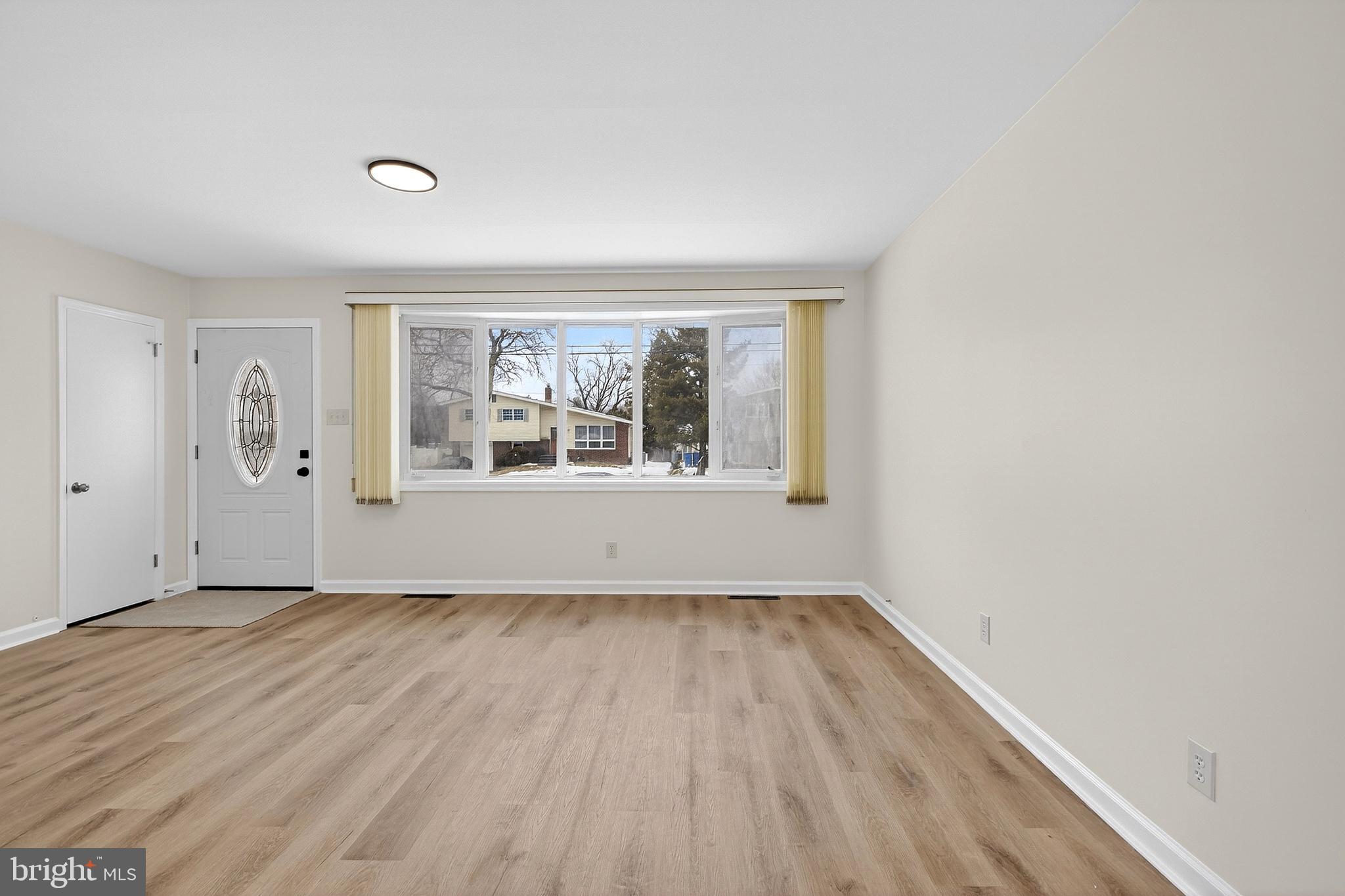 154 E VALLEYBROOK ROAD