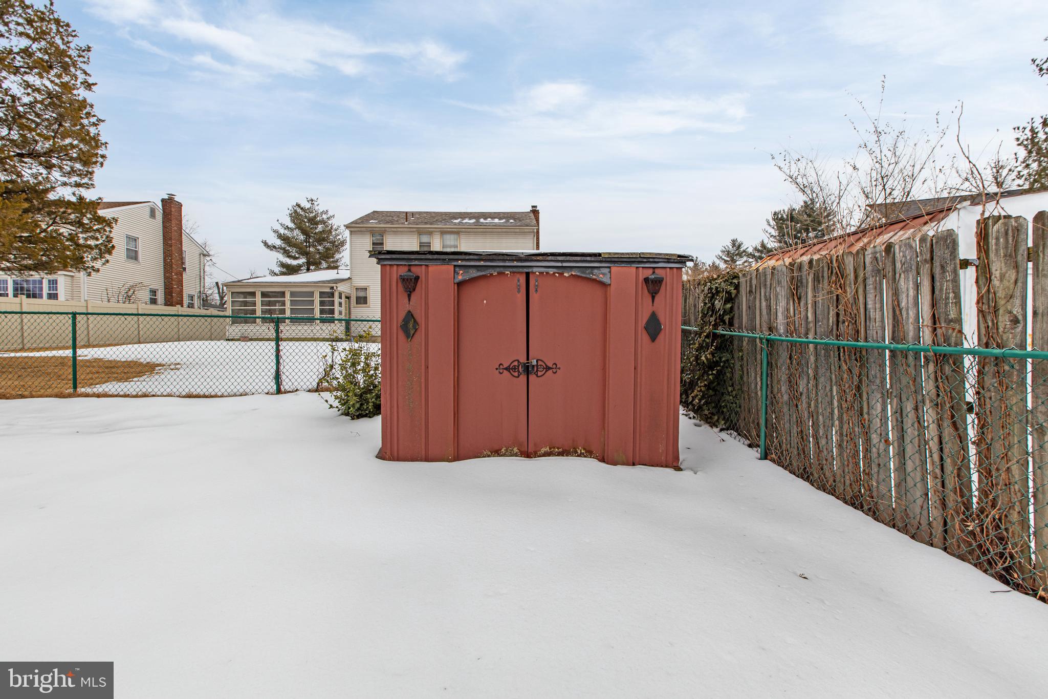 154 E VALLEYBROOK ROAD