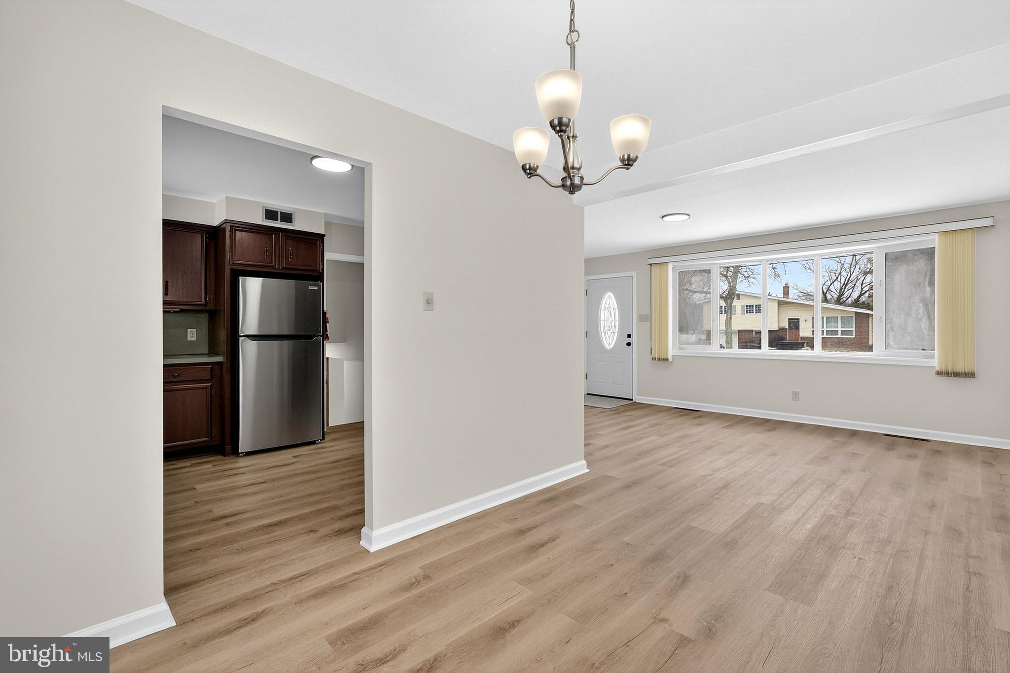 154 E VALLEYBROOK ROAD
