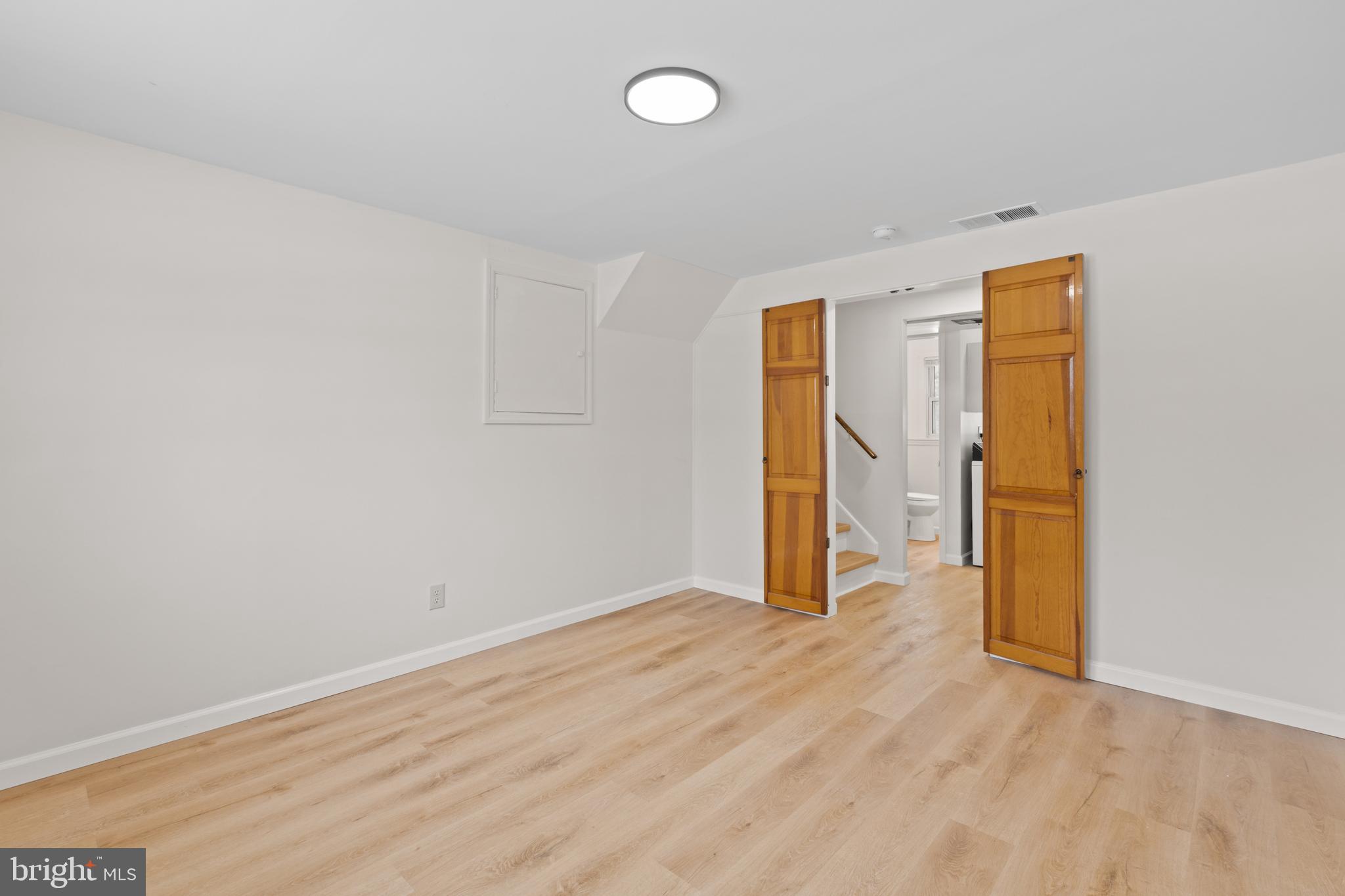 154 E VALLEYBROOK ROAD
