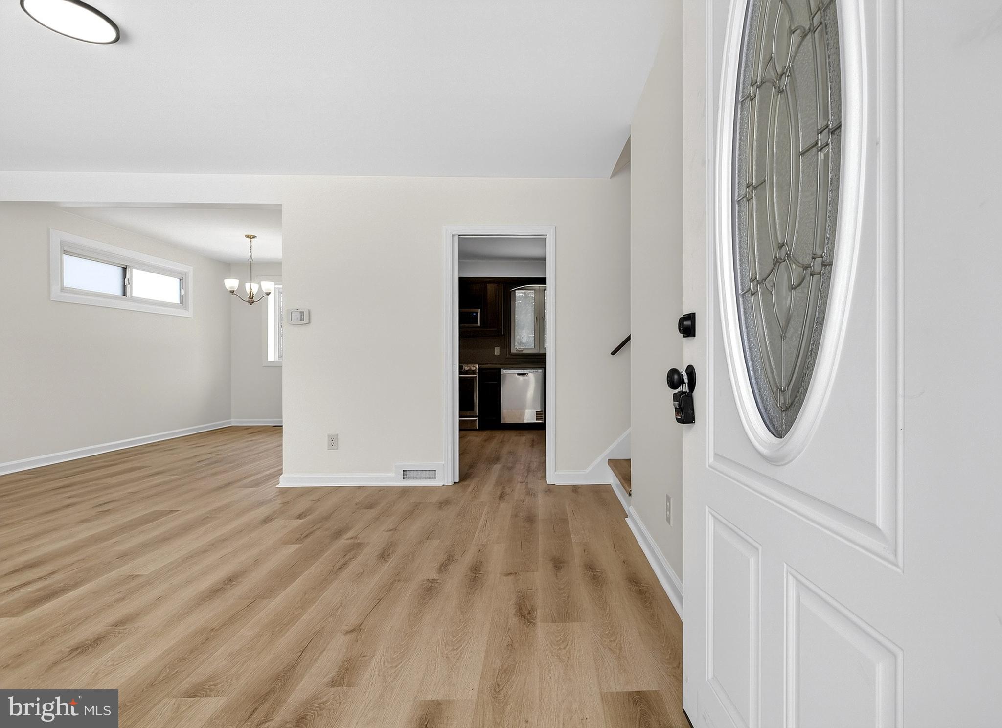 154 E VALLEYBROOK ROAD