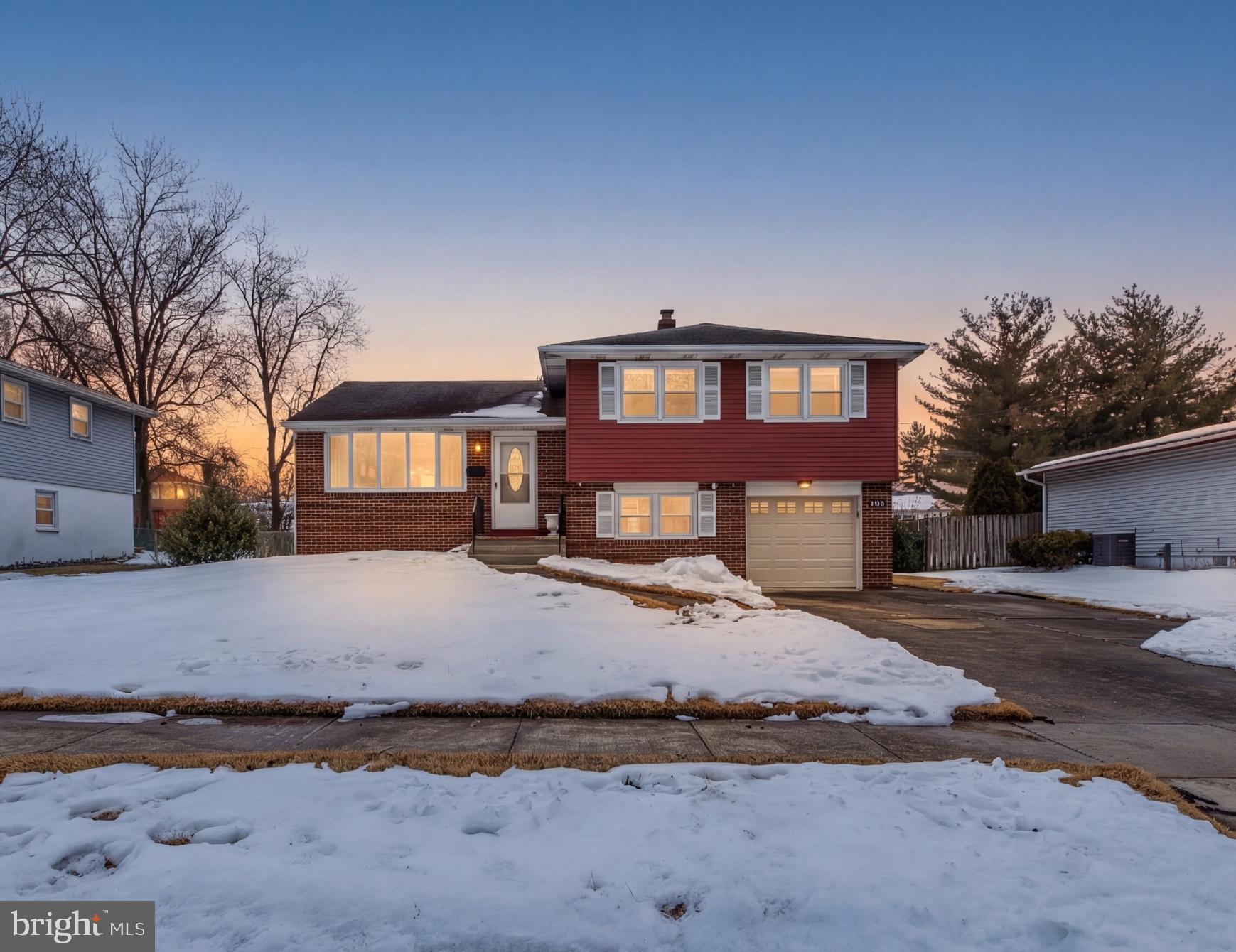 154 E VALLEYBROOK ROAD