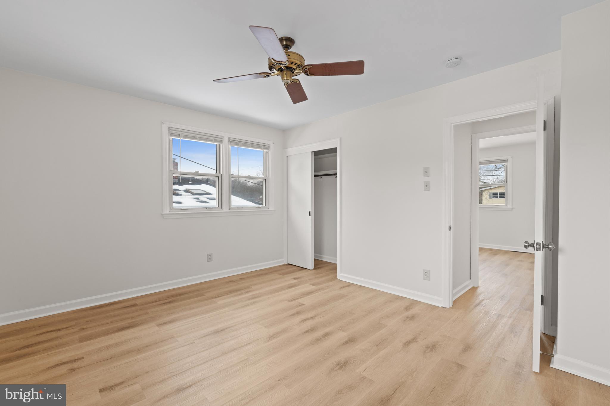154 E VALLEYBROOK ROAD