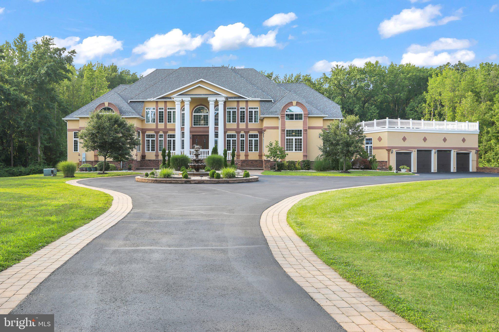 816 VILLAGE RD W
