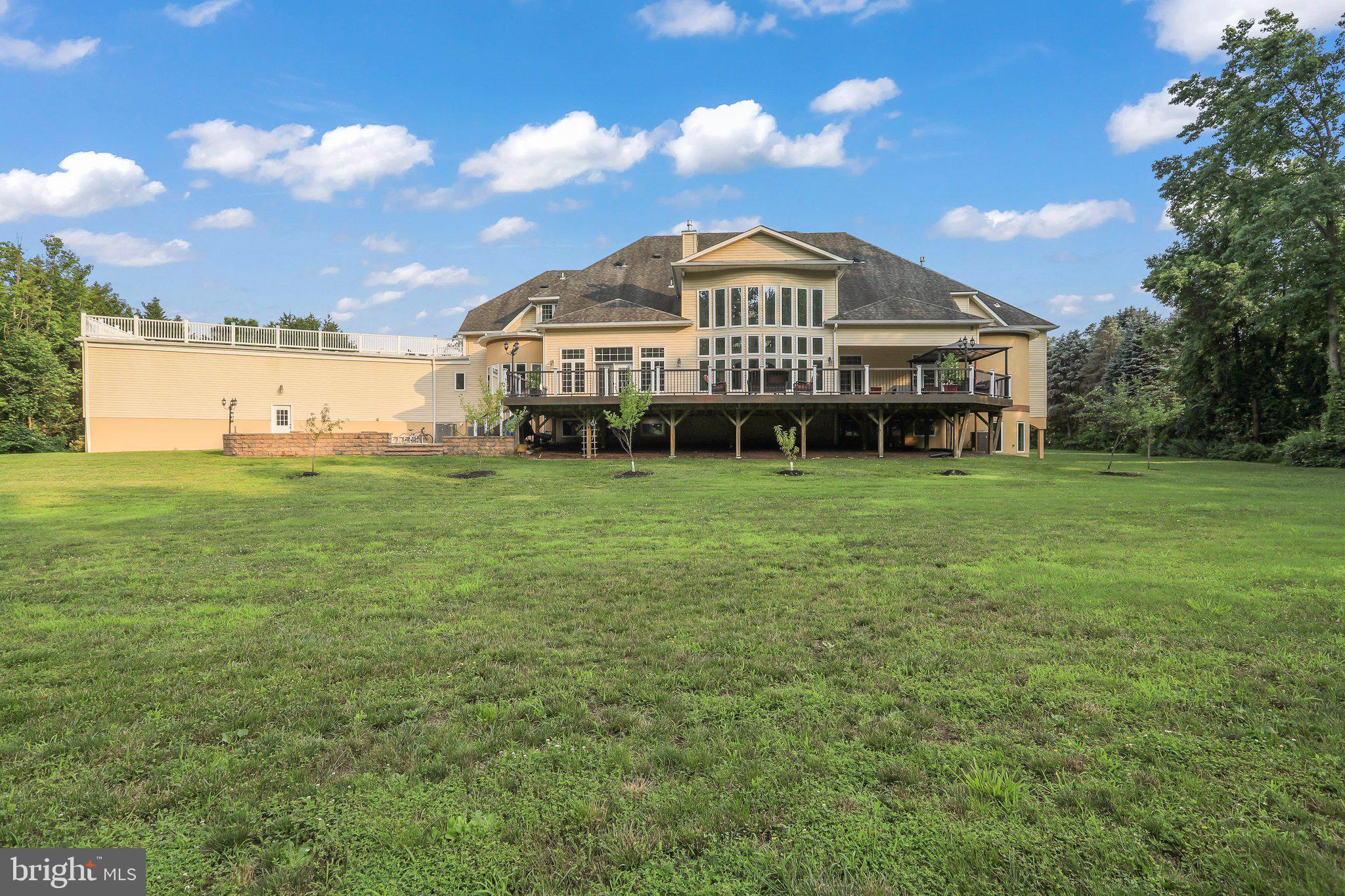 816 VILLAGE RD W