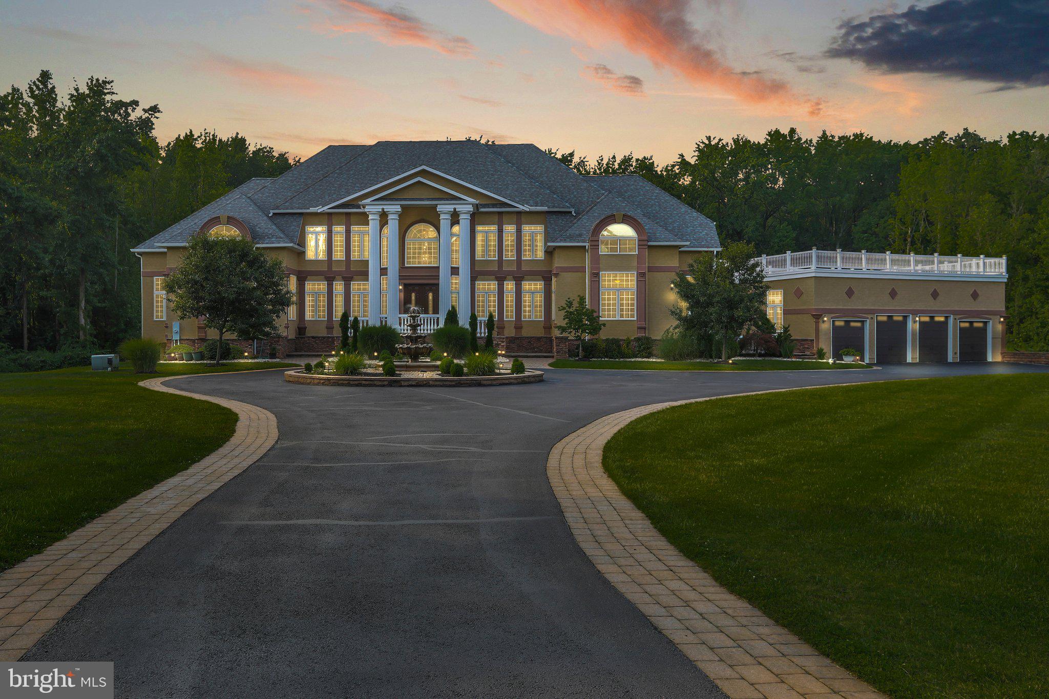 816 VILLAGE RD W