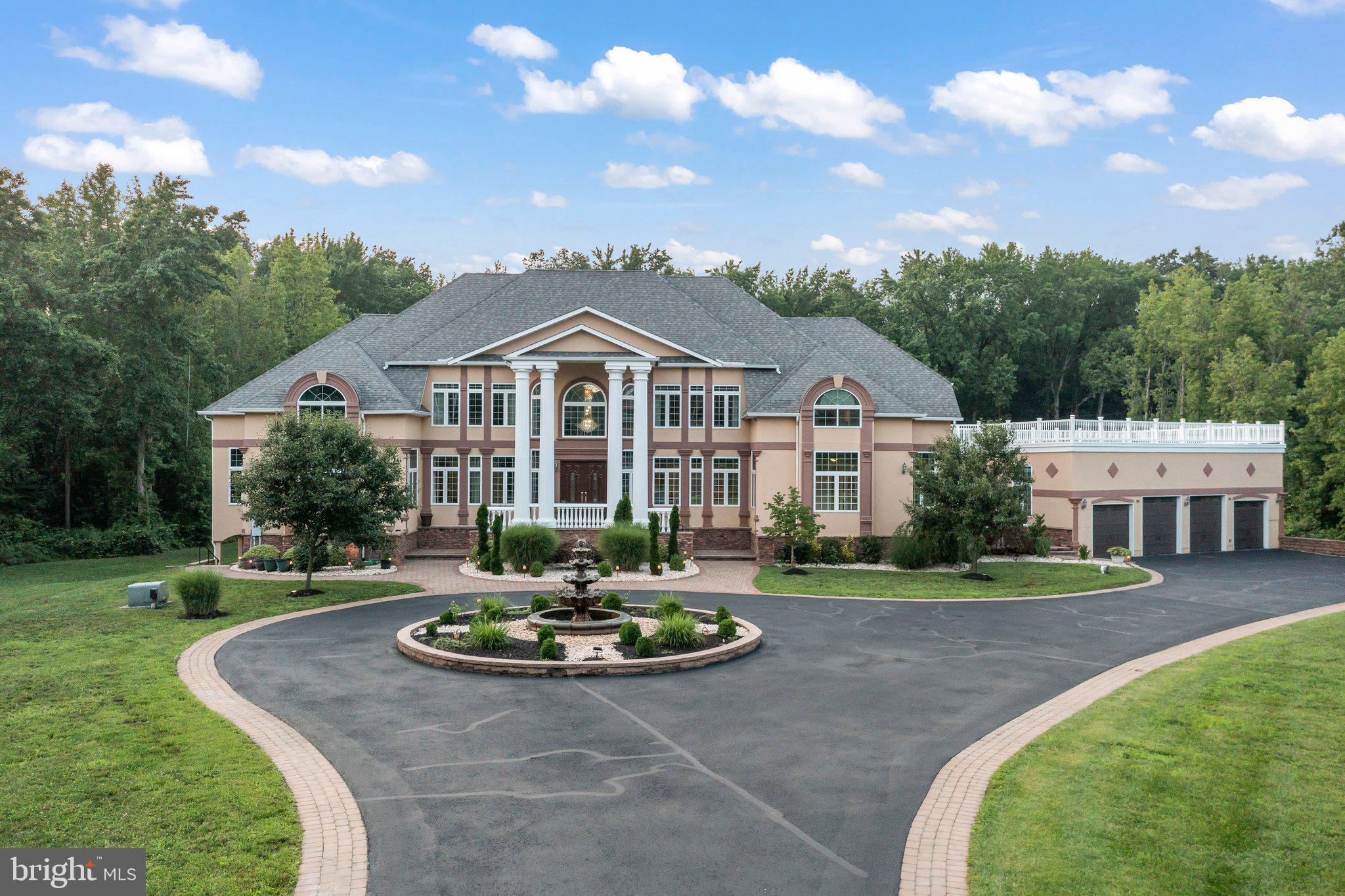 816 VILLAGE RD W