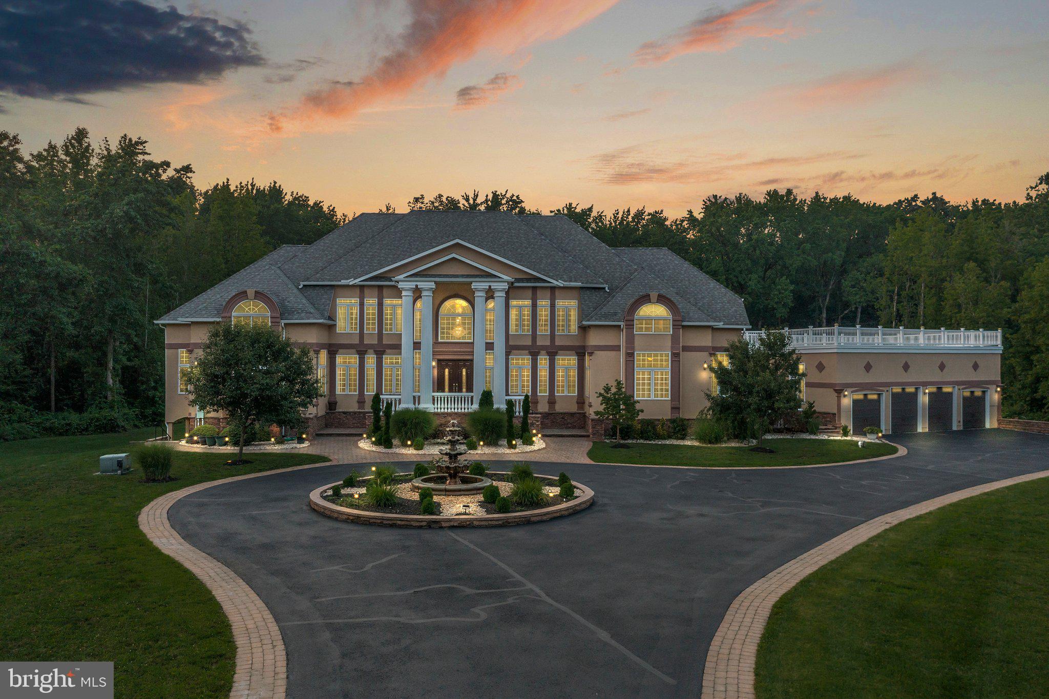 816 VILLAGE RD W
