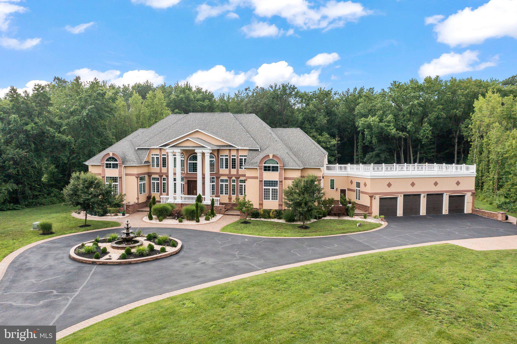 816 VILLAGE RD W