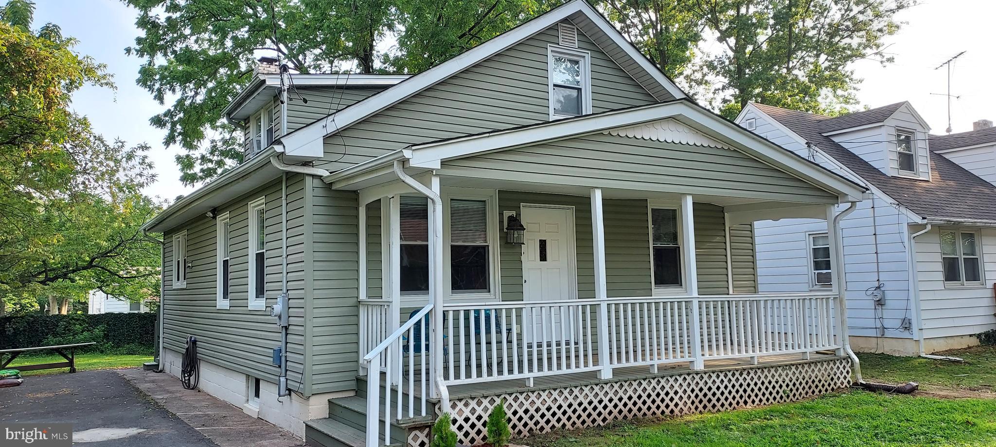 21 King AVENUE