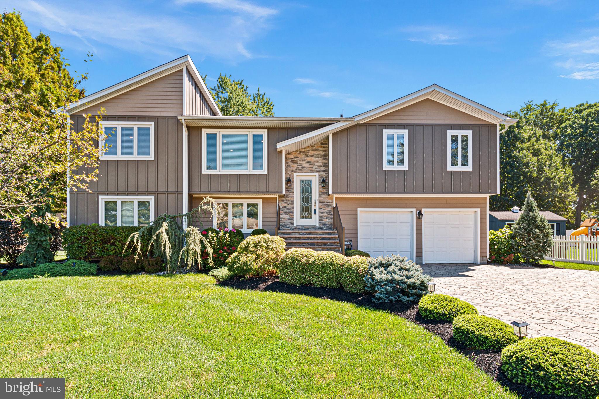 82 Deacon DRIVE