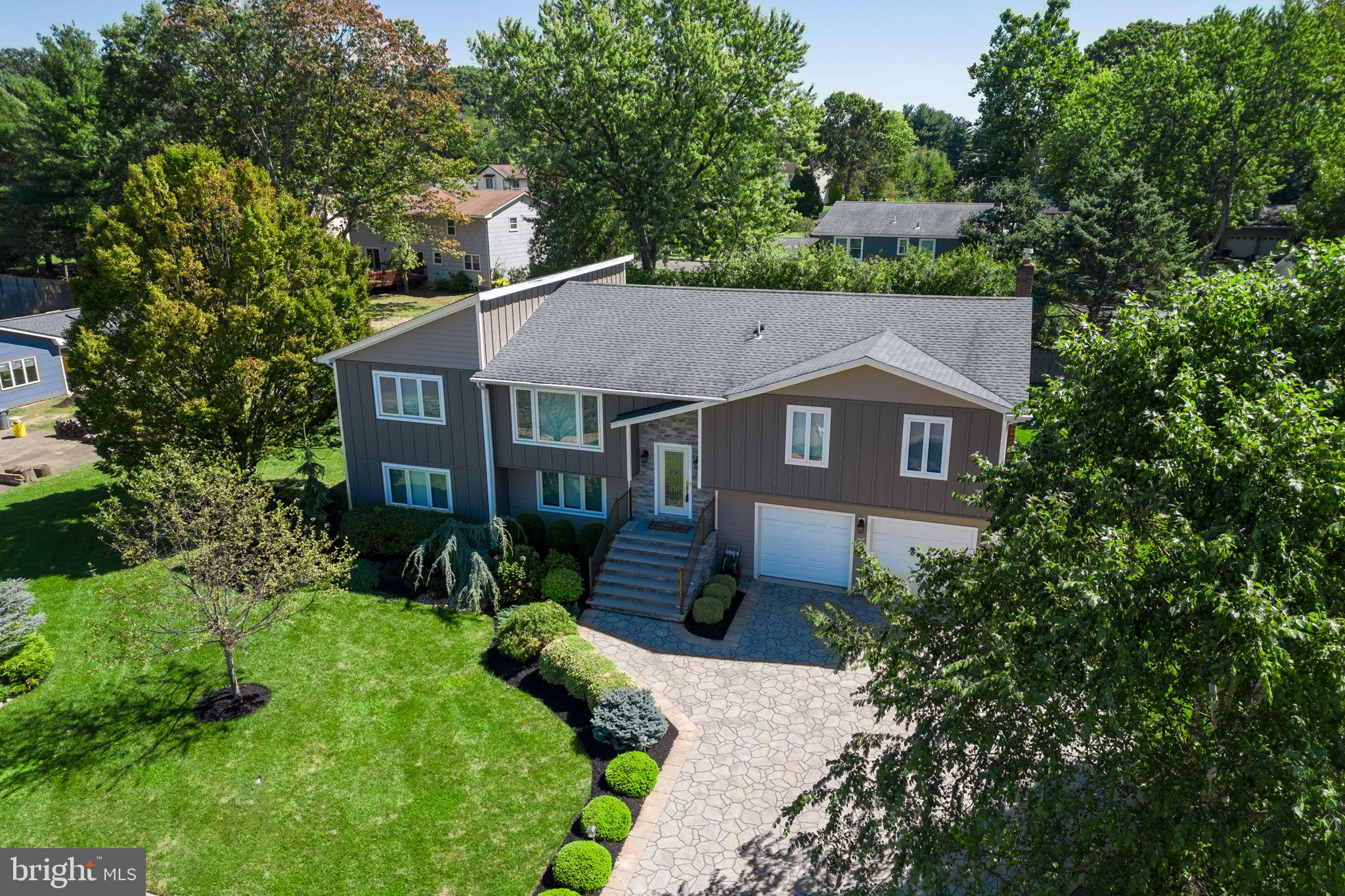 82 Deacon DRIVE