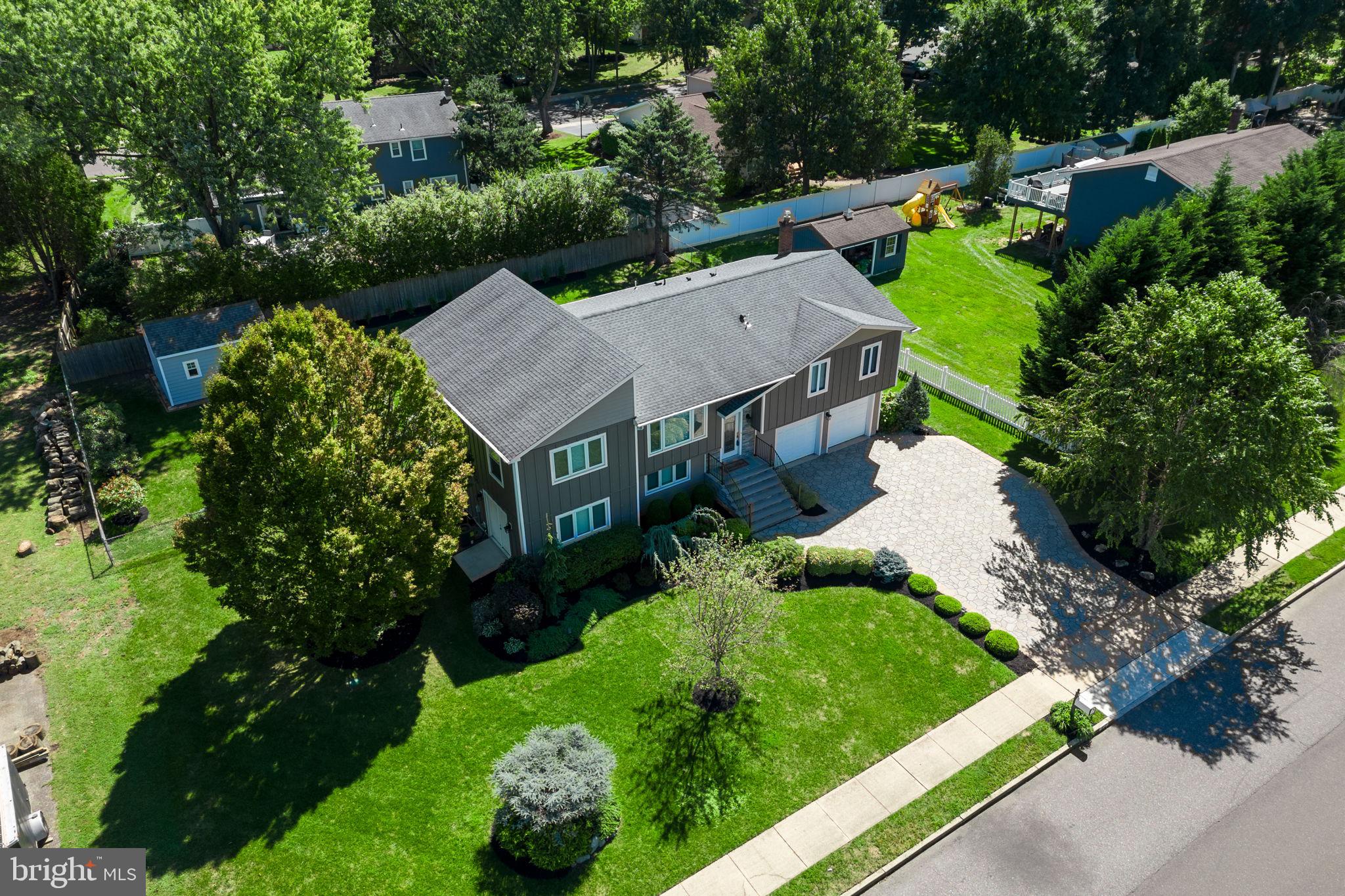 82 Deacon DRIVE