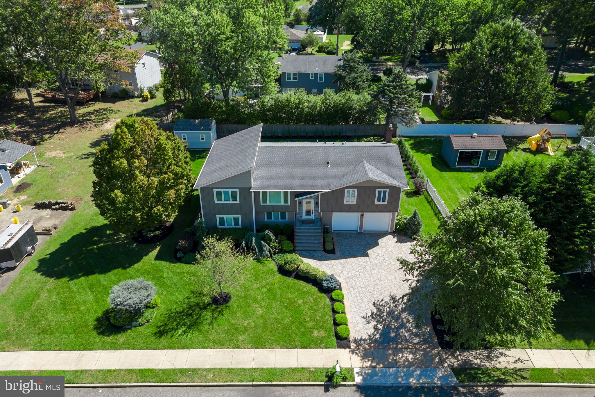82 Deacon DRIVE