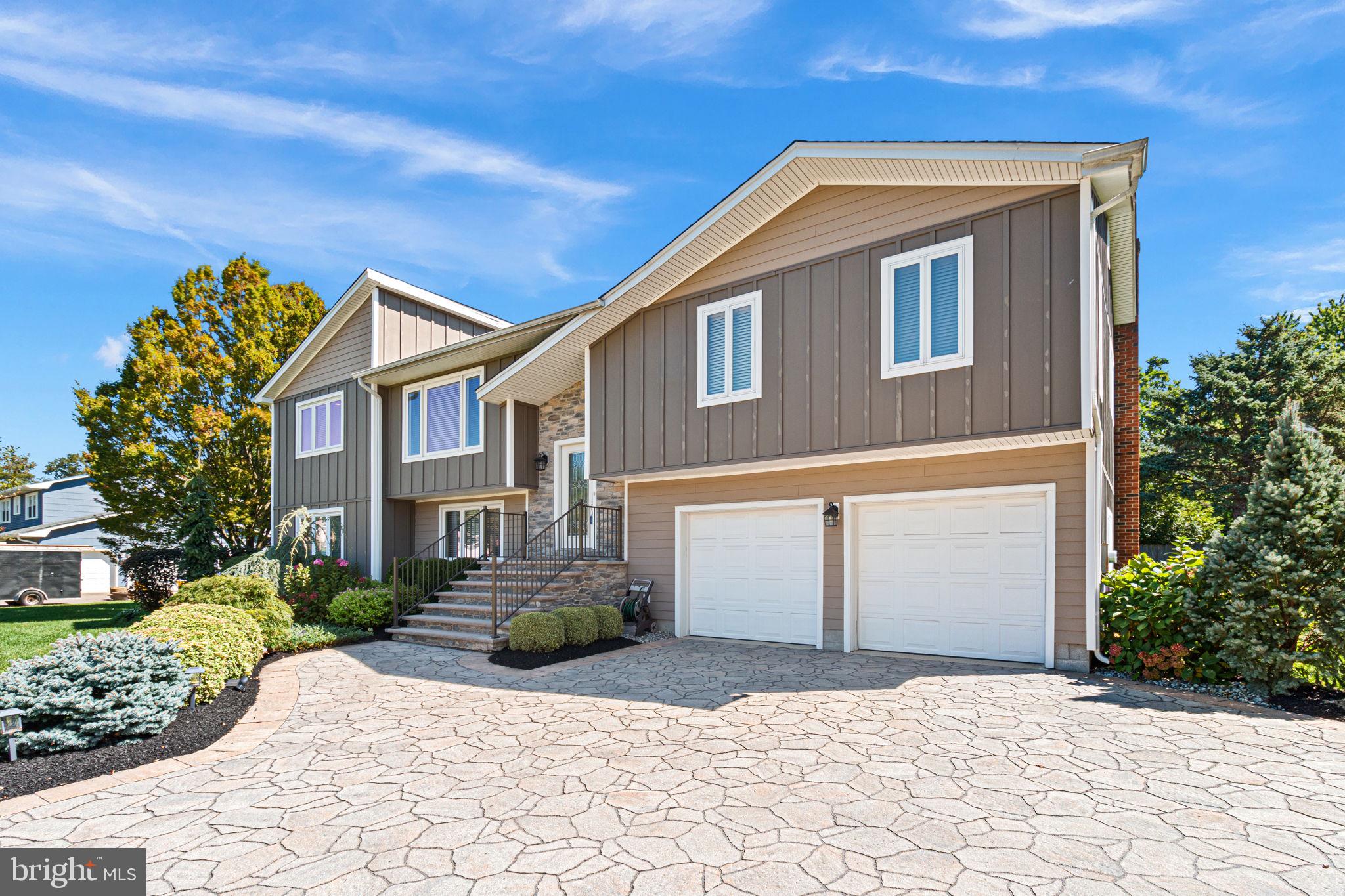 82 Deacon DRIVE