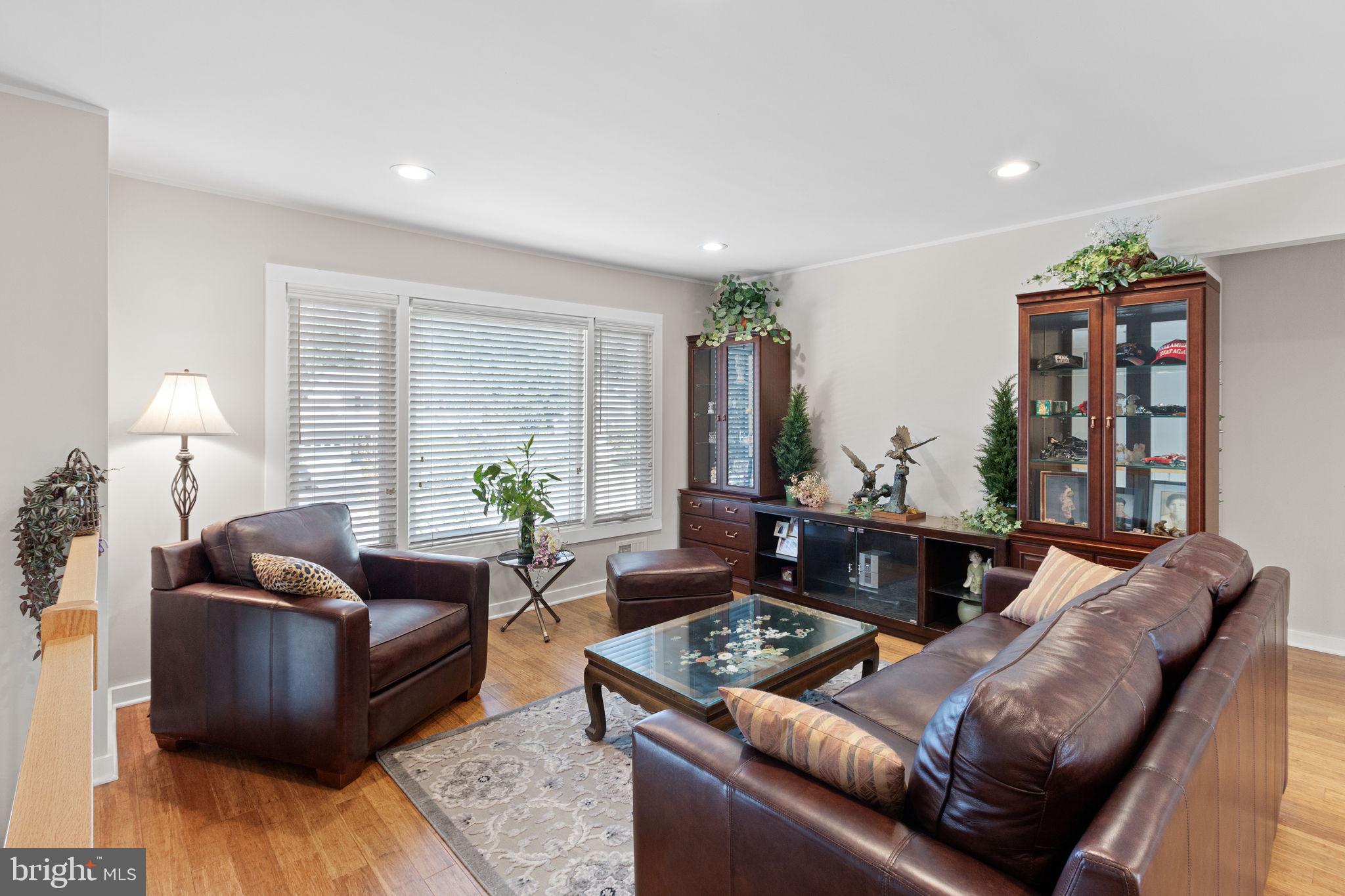 82 Deacon DRIVE