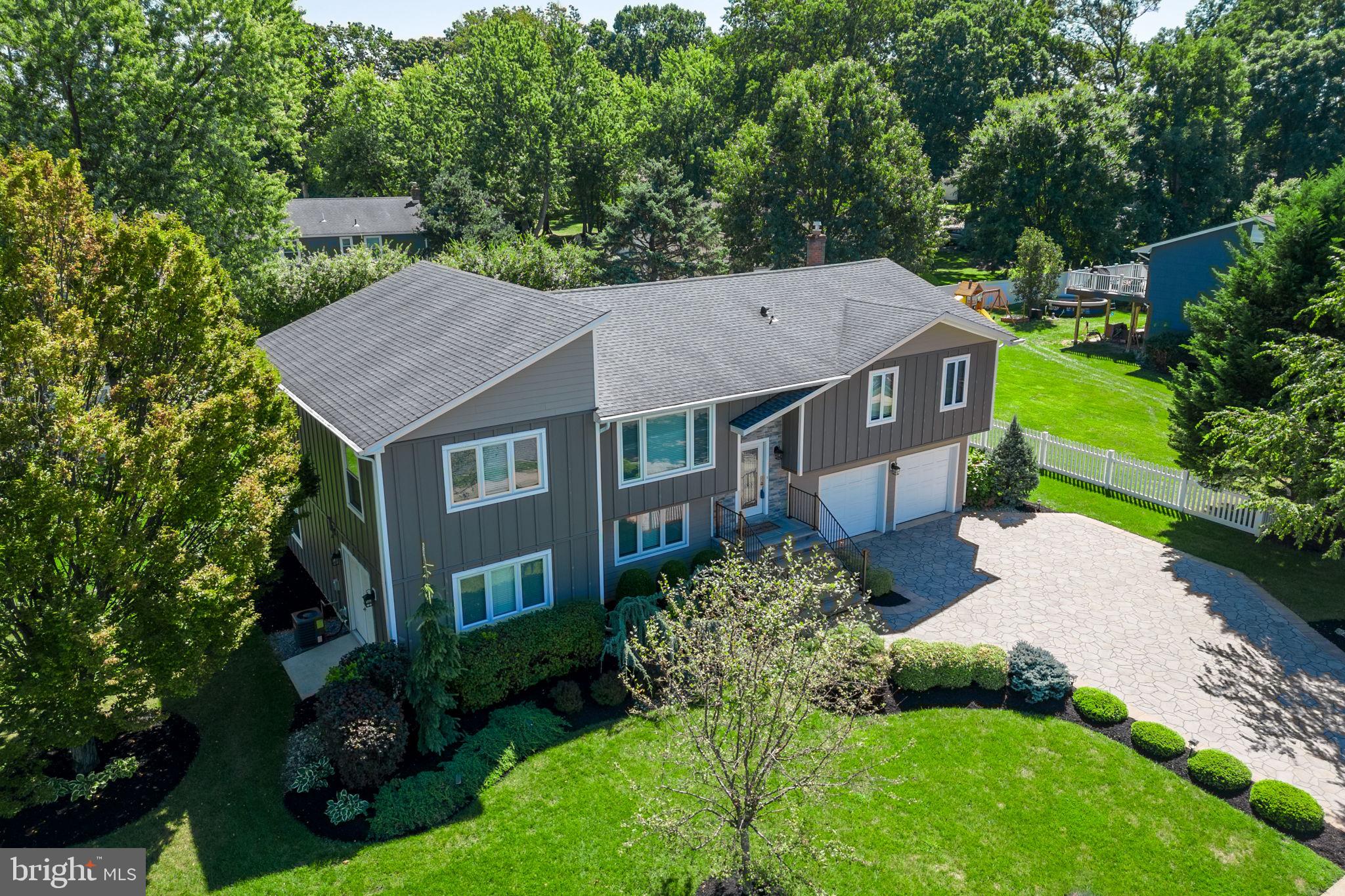82 Deacon DRIVE