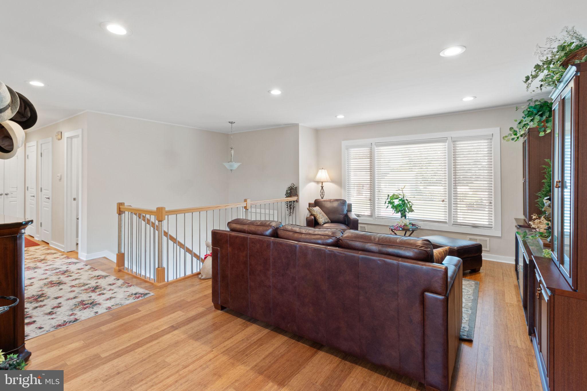 82 Deacon DRIVE