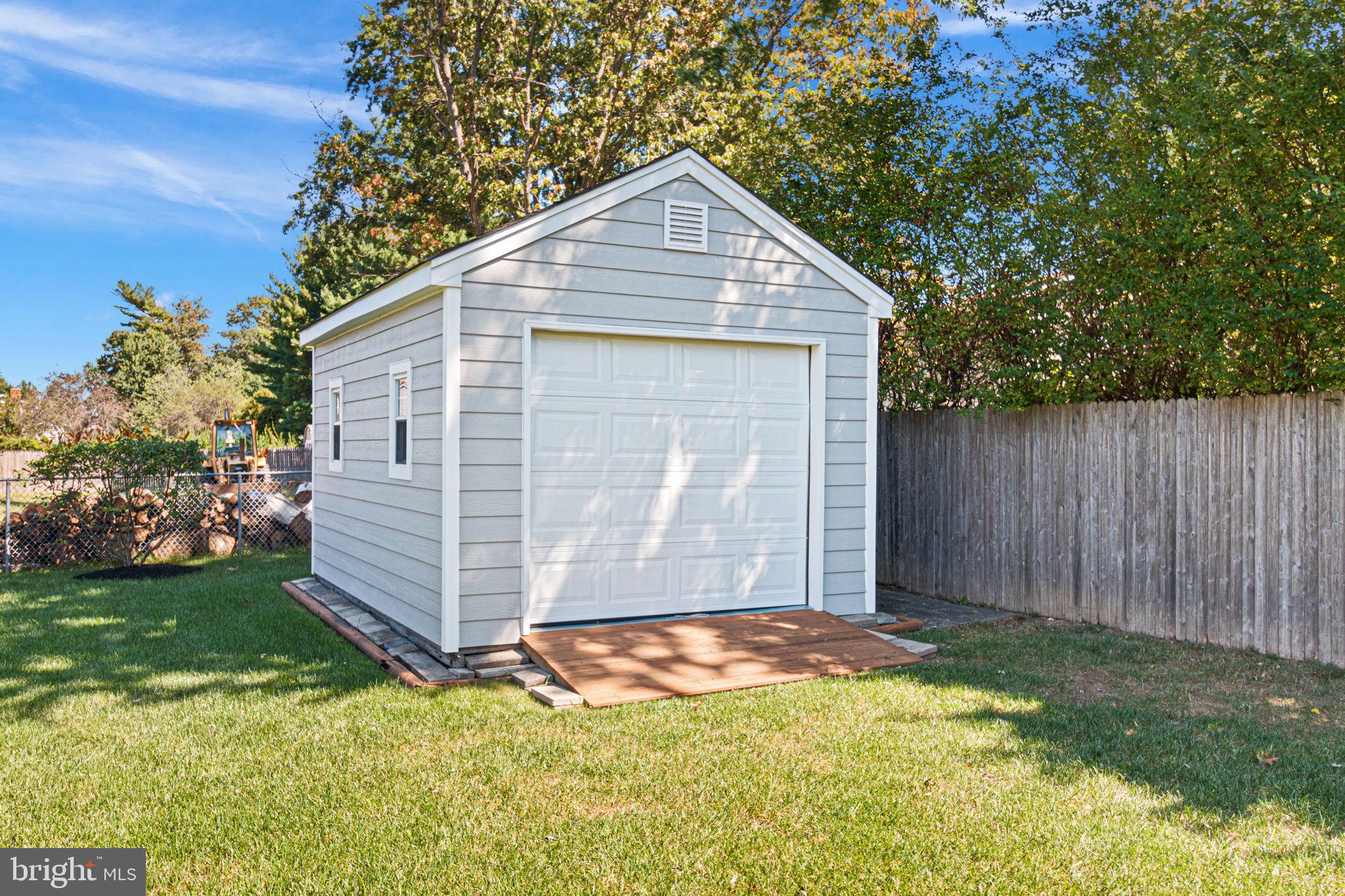 82 Deacon DRIVE