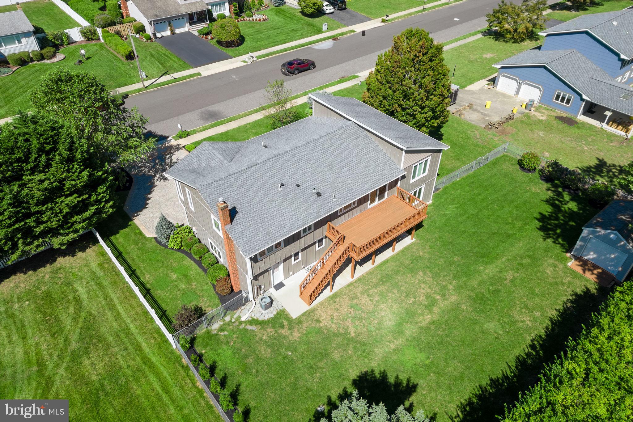 82 Deacon DRIVE
