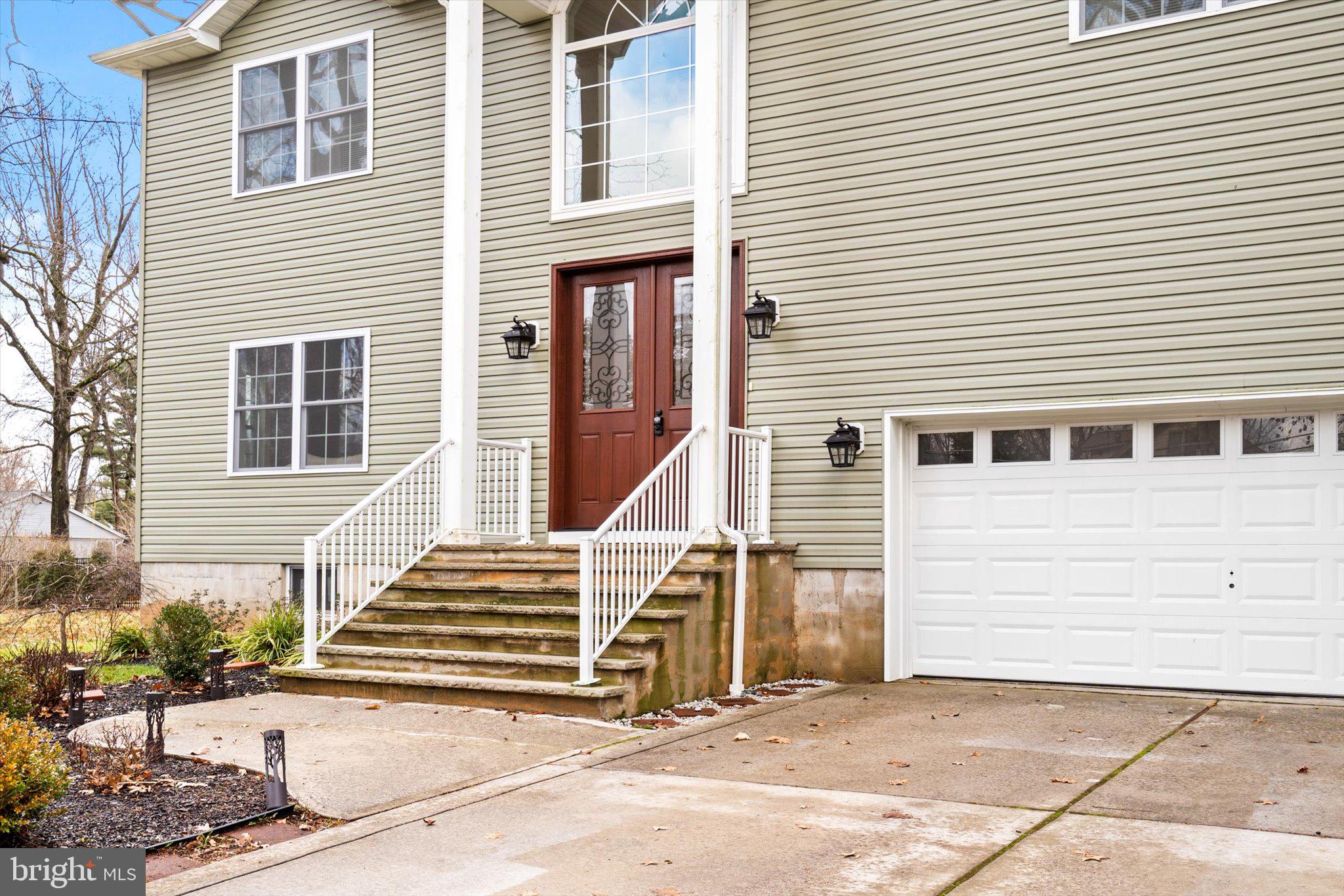 85 Hoover Ave