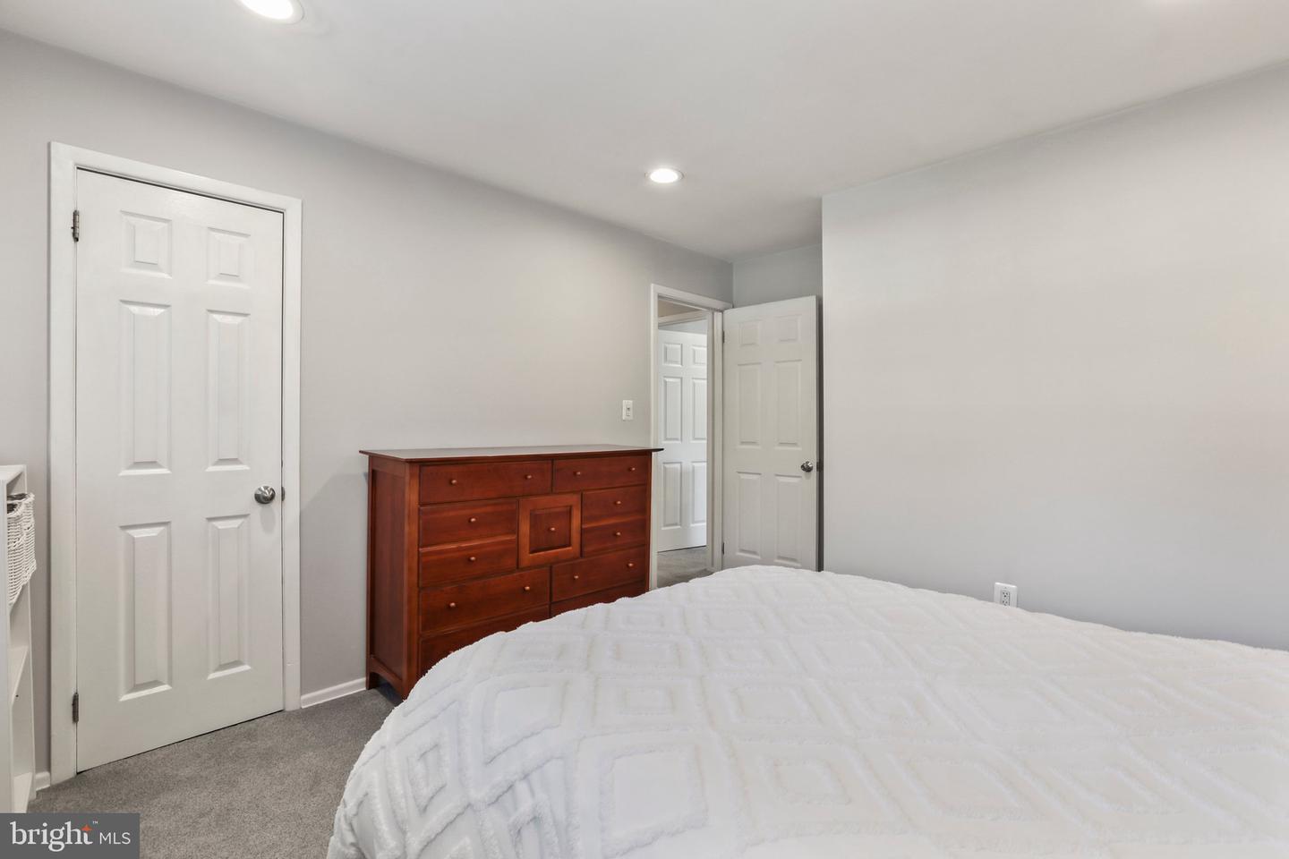 14 Hillsdale Rd