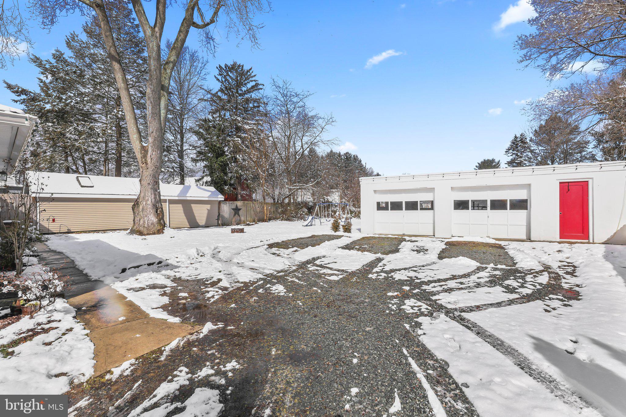 414 Village Rd E