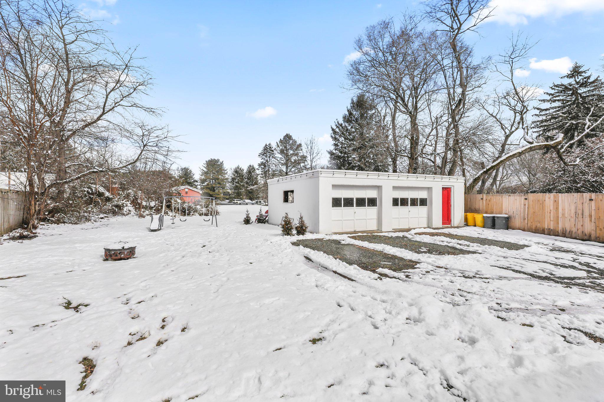 414 Village Rd E