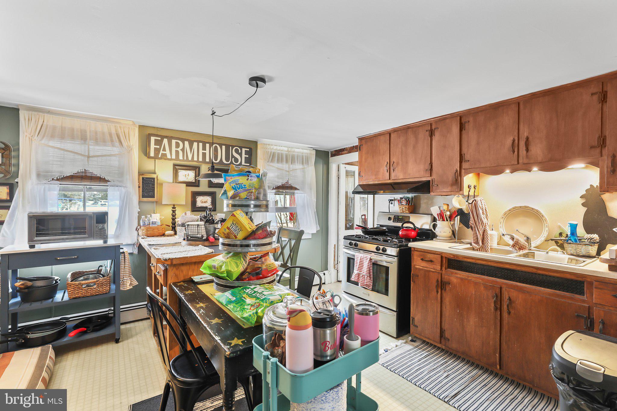 414 Village Rd E