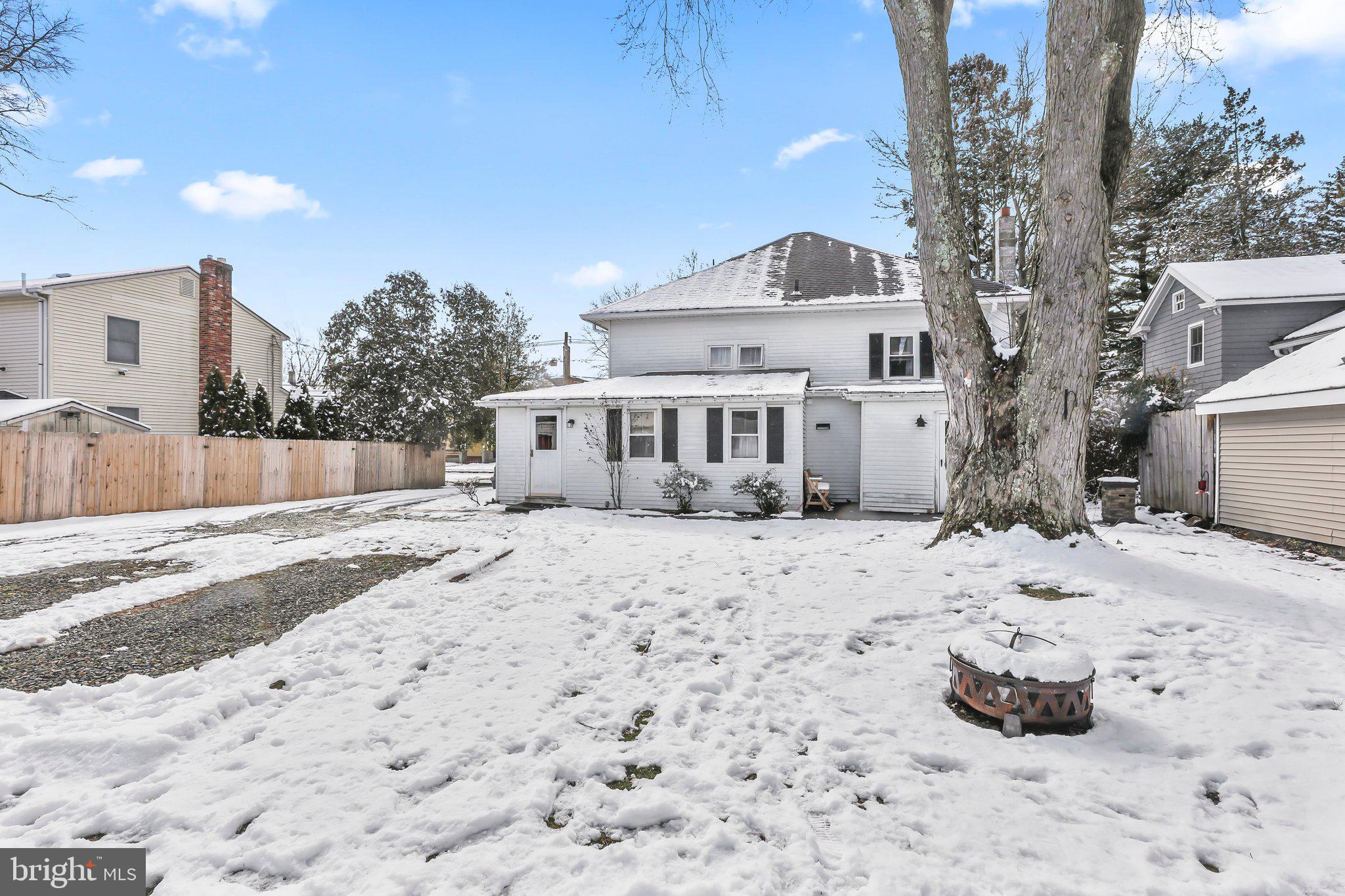 414 Village Rd E