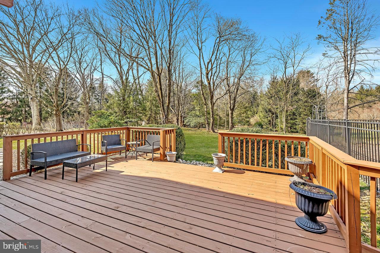 102 Conover Rd