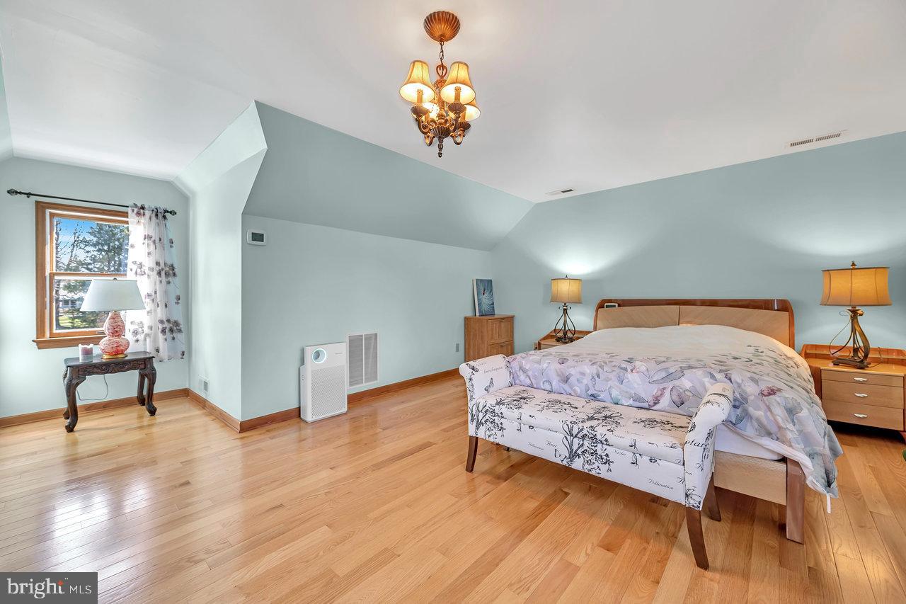 102 Conover Rd