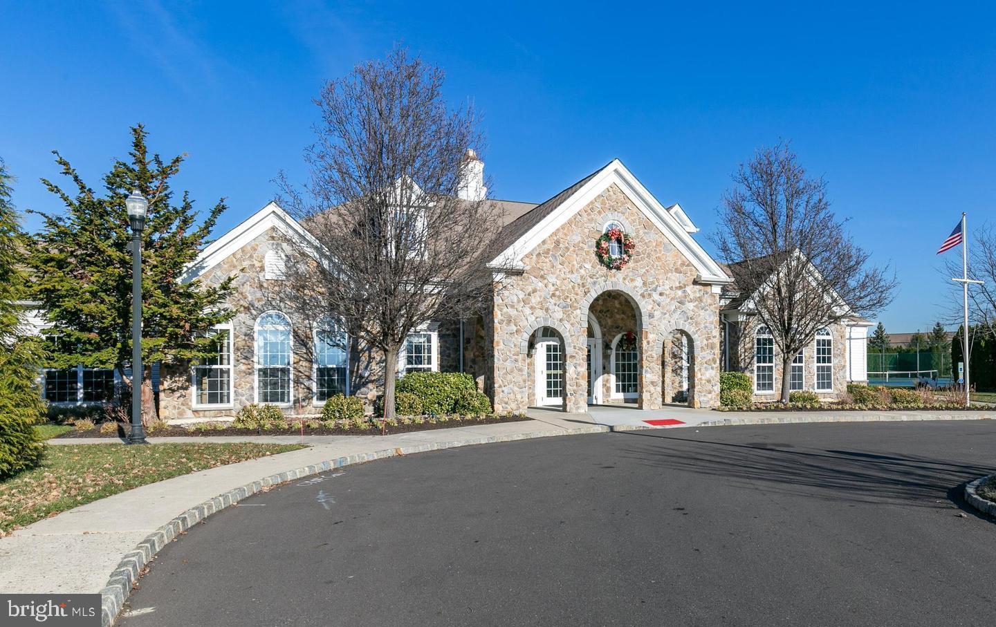 37 Falcon Ct
