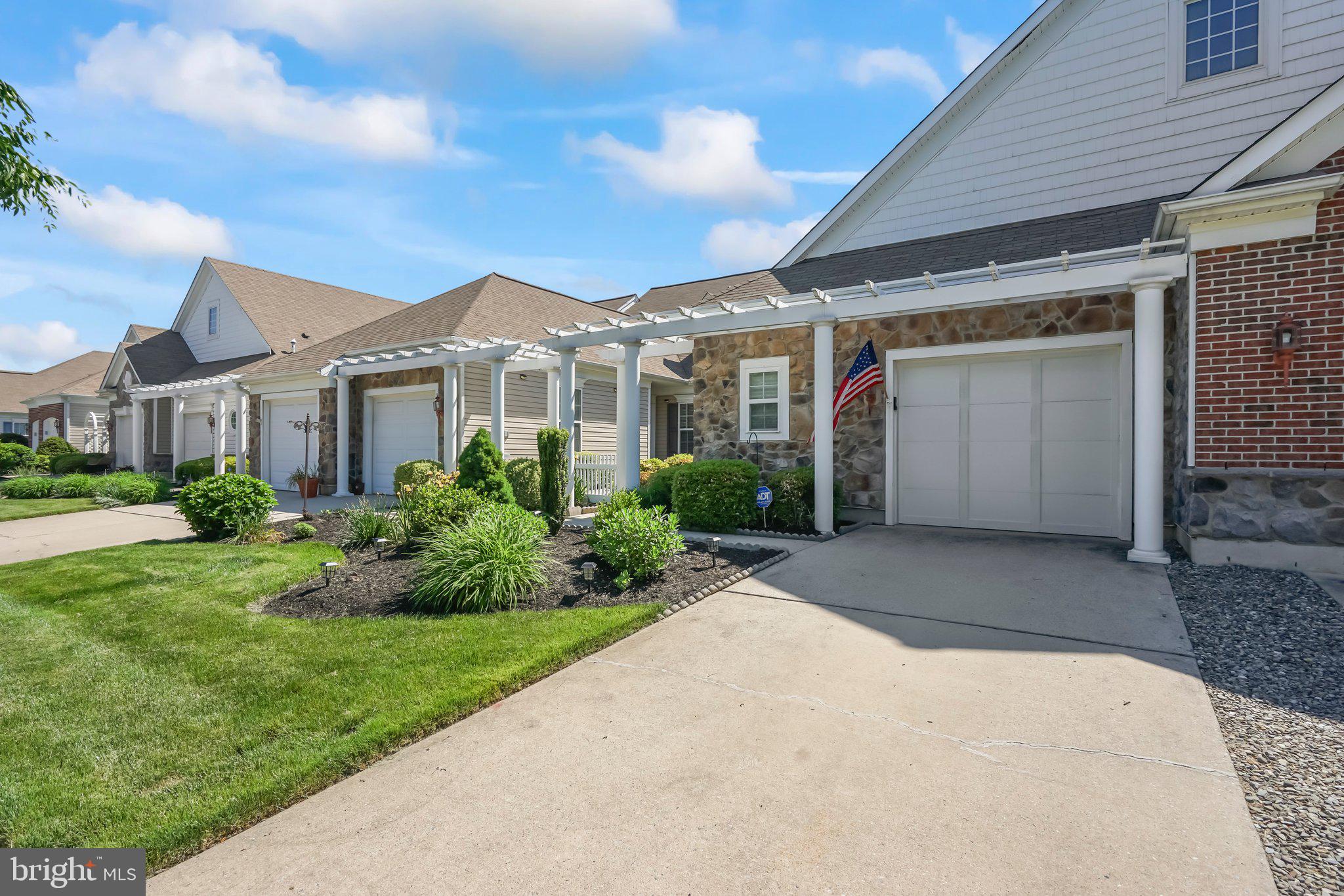 37 Falcon Ct
