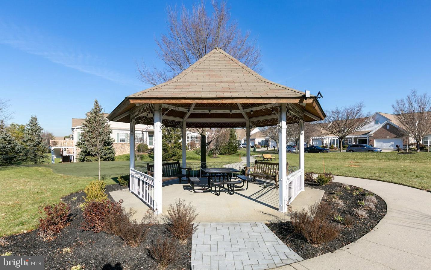 37 Falcon Ct