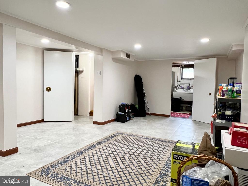 385 Miller Ave