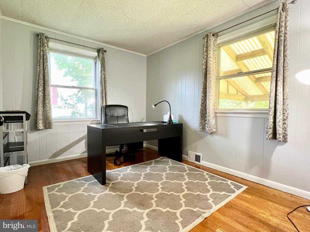 385 Miller Ave
