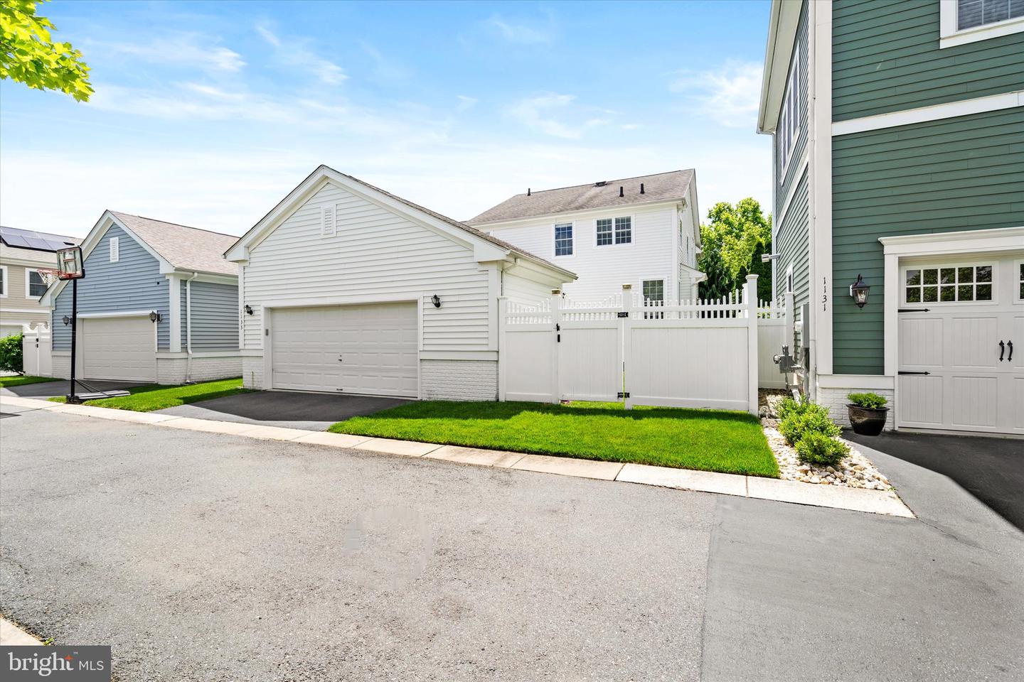 1133 Lake
