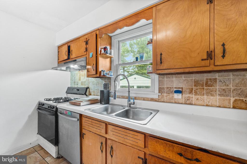 15 Woosamonsa Rd