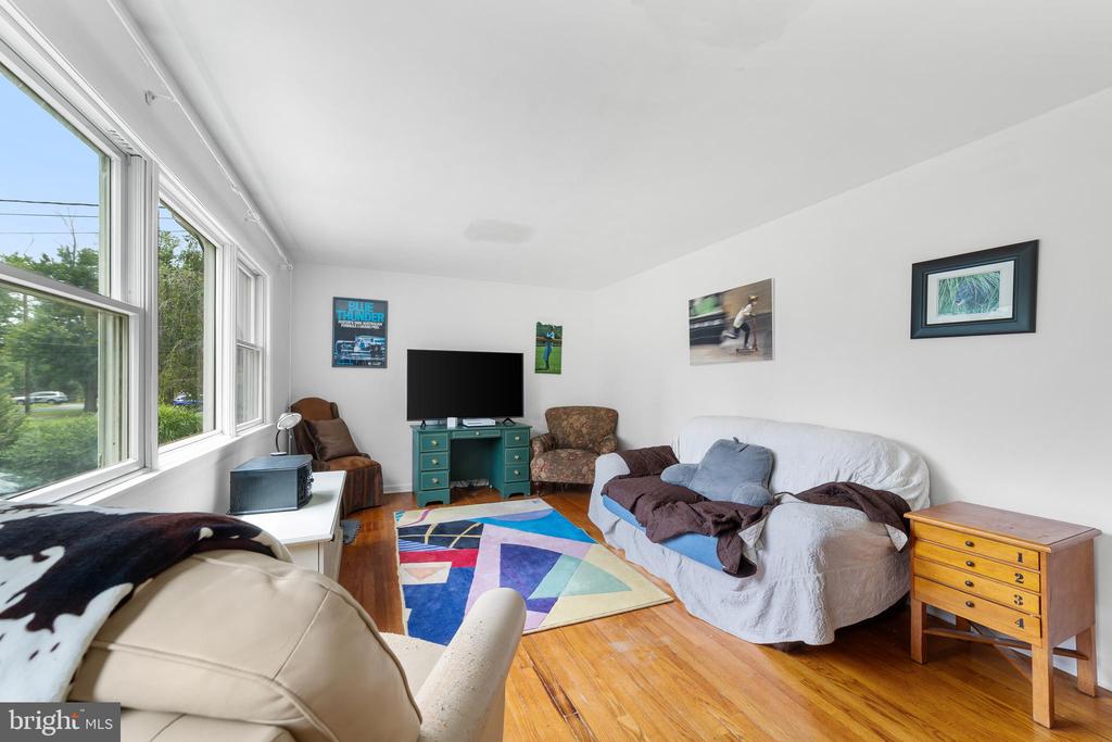 15 Woosamonsa Rd