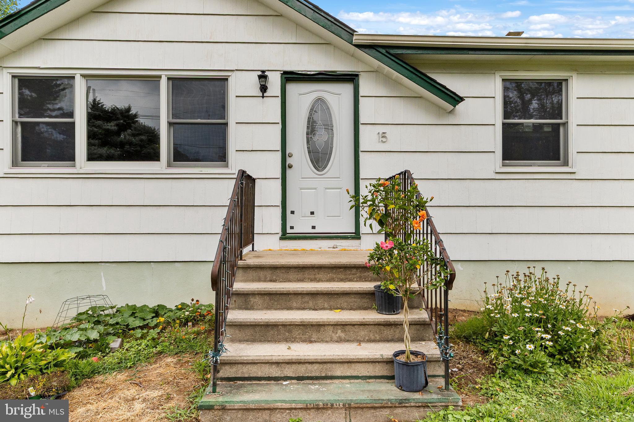 15 Woosamonsa Rd