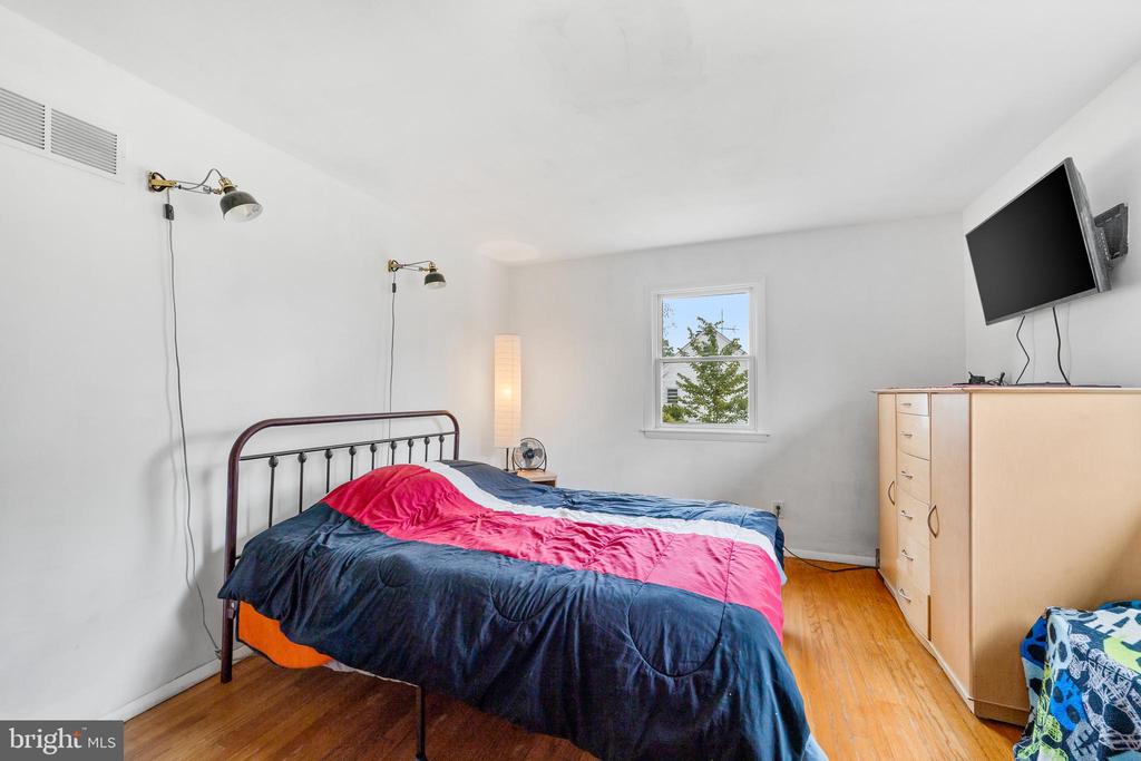 15 Woosamonsa Rd