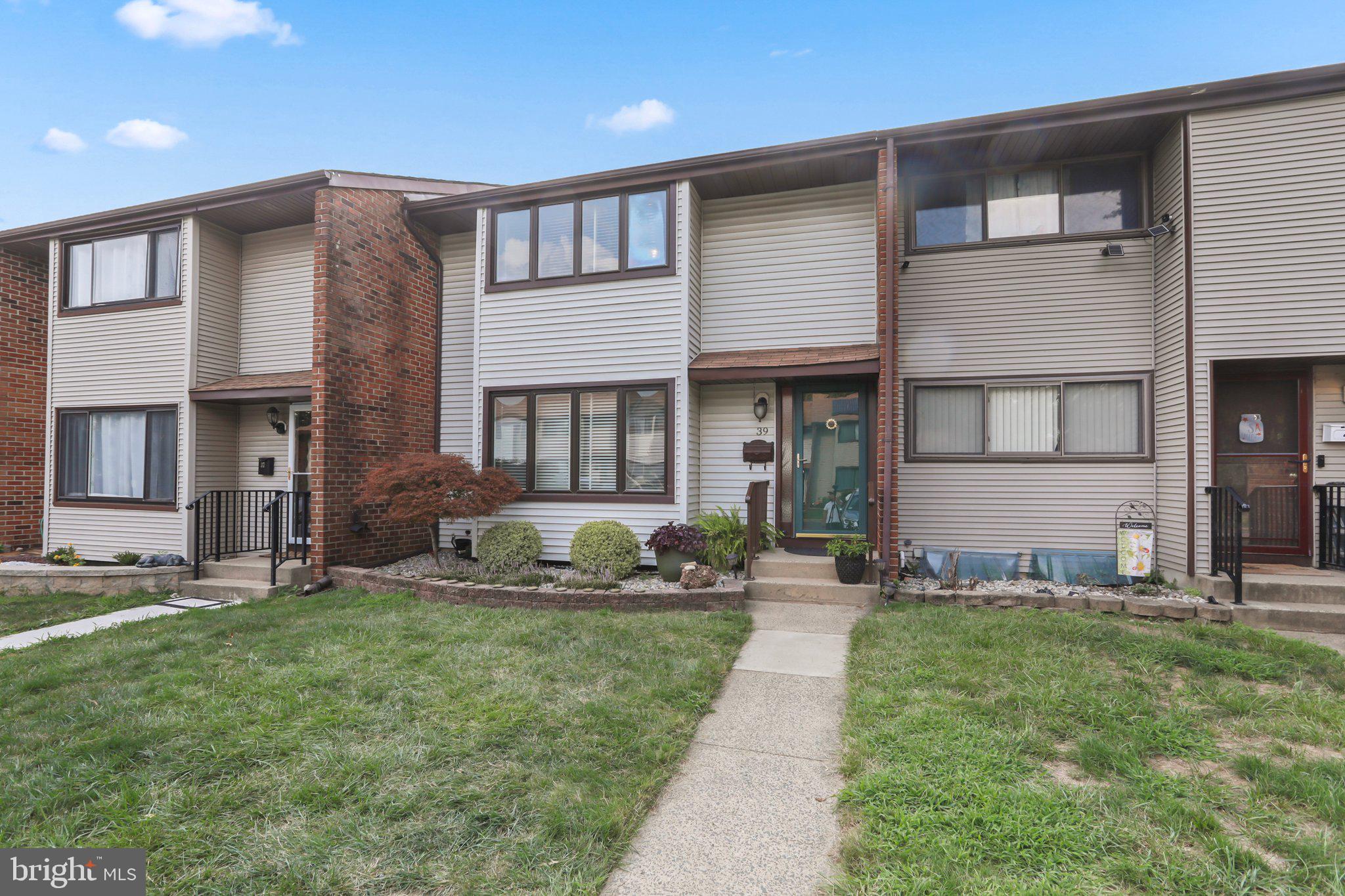 39 Bennington Dr