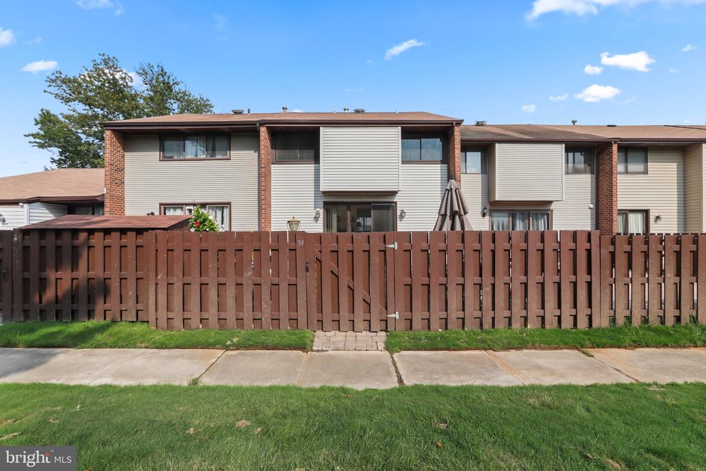39 Bennington Dr