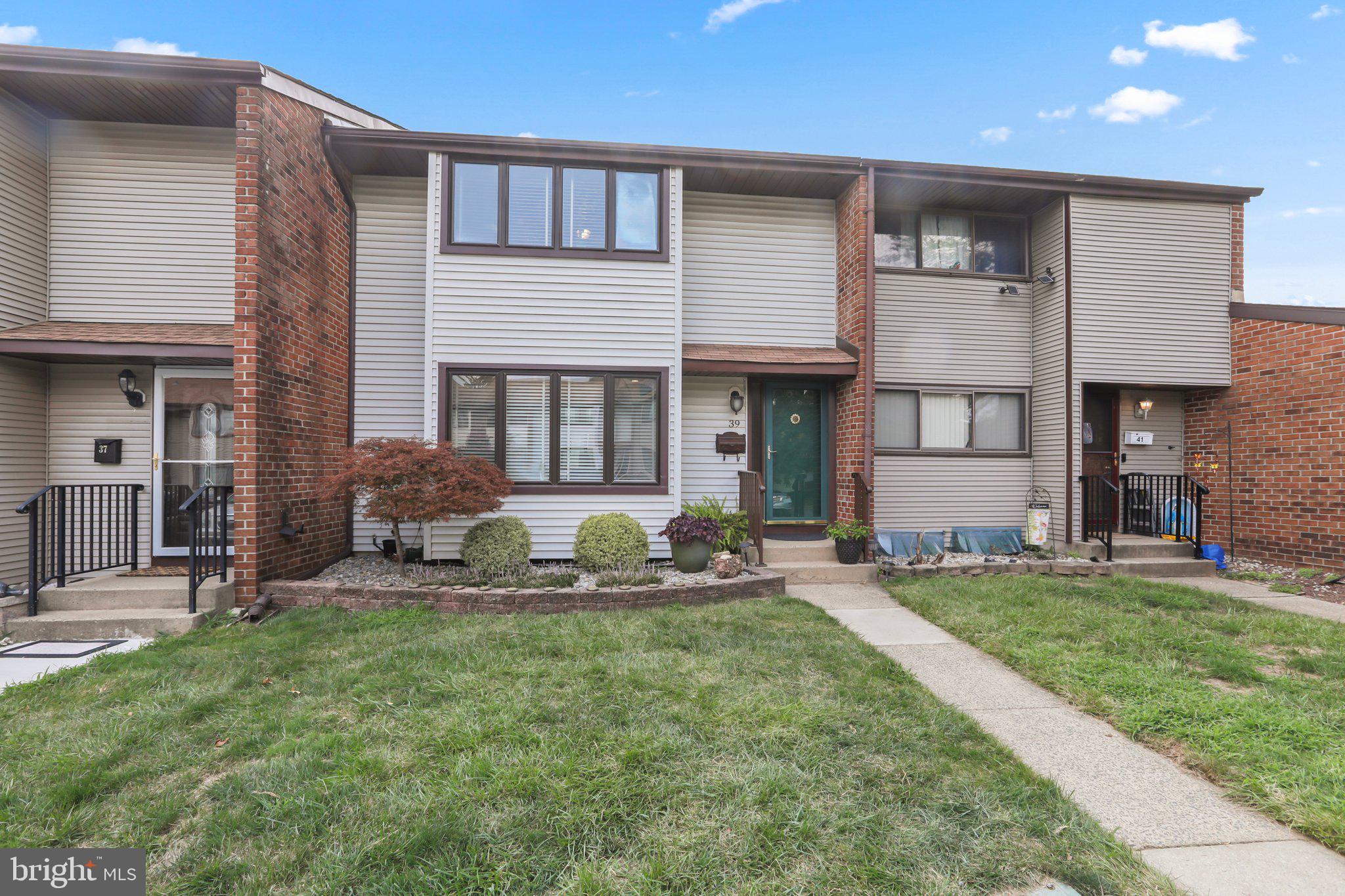 39 Bennington Dr
