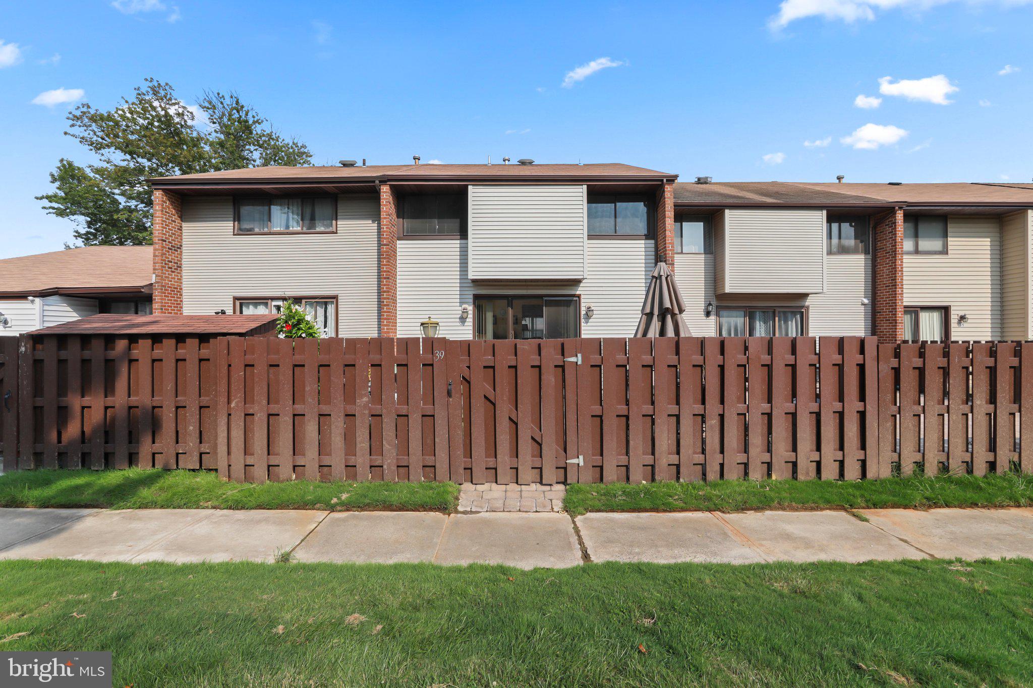 39 Bennington Dr