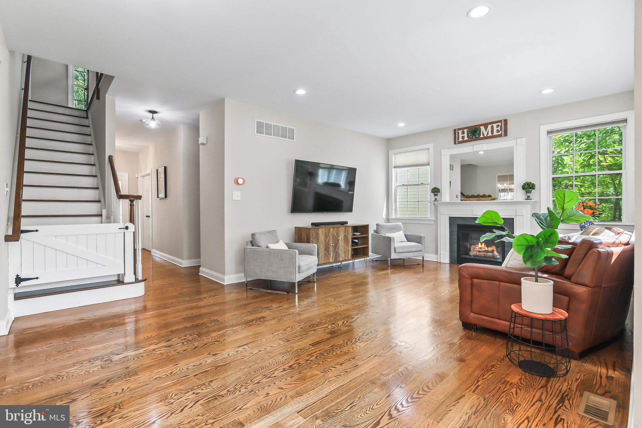 114 George St